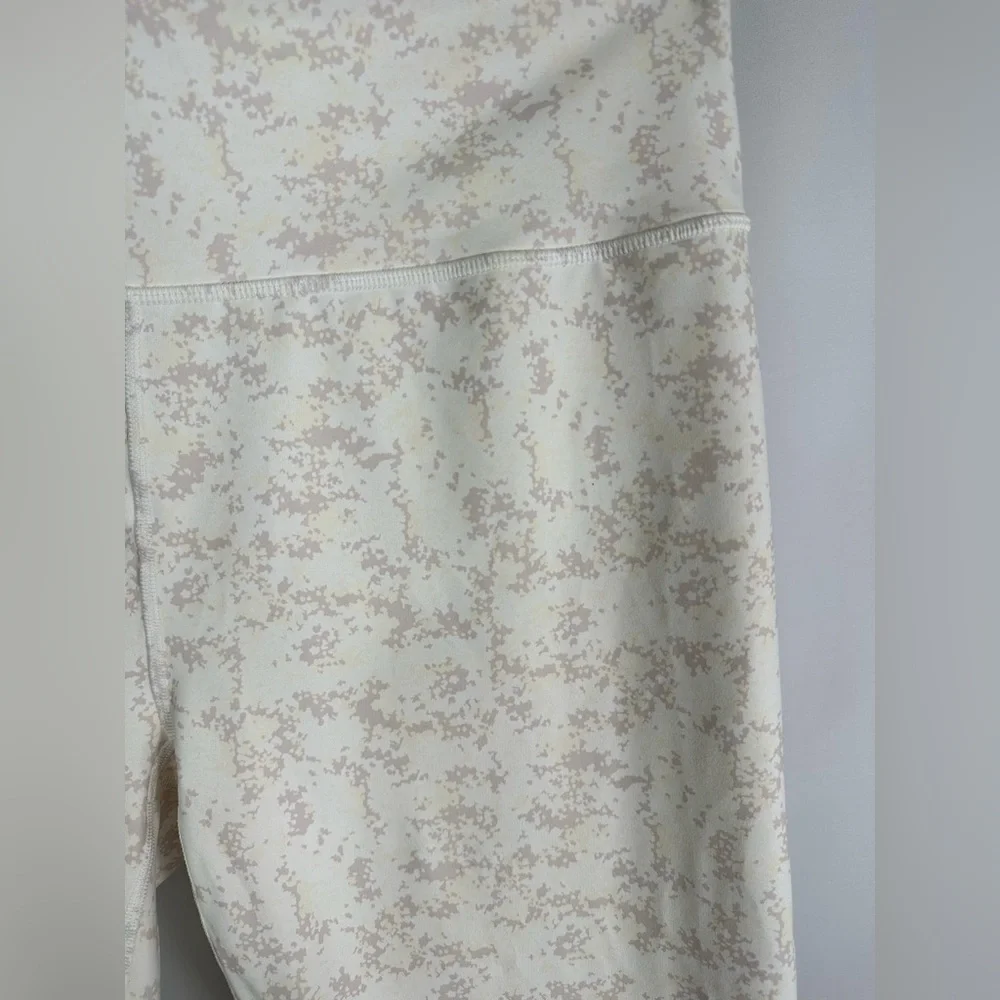 NWT Fabletics Women's Define High-Waisted Legging in Soft White Camo Sz XXL